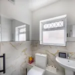 3-bed House - Free Parking - By Homes * Barrow-in-Furness