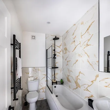 3bedroom 2 Bathroom House-free Parking 度假居