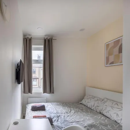 3bedroom 2 Bathroom House-free Parking 巴罗弗内斯