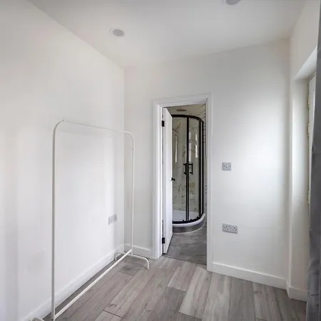 3bedroom 2 Bathroom House-free Parking 度假居