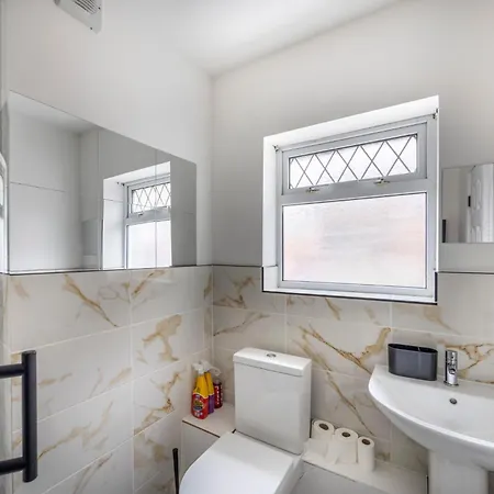 3bedroom 2 Bathroom House-free Parking * 巴罗弗内斯