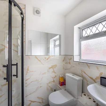 3bedroom 2 Bathroom House-free Parking * 巴罗弗内斯