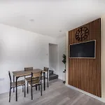 3-bed House - Free Parking - By Homes * Barrow-in-Furness