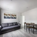 3-bed House - Free Parking - By Homes Feriehus *