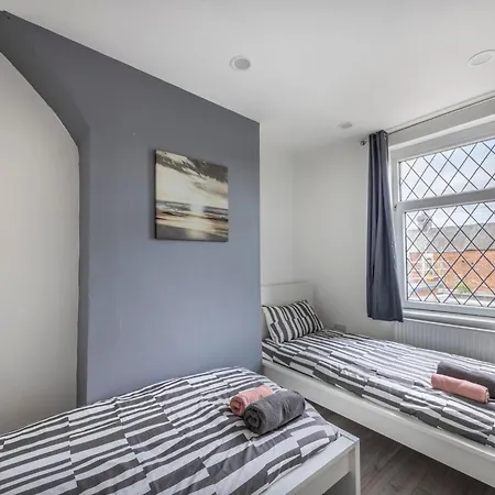 Feriehus 3-bed House - Free Parking - By Homes Barrow-in-Furness