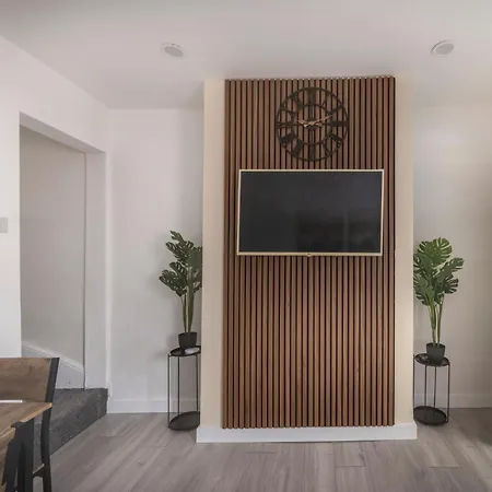 Feriehus 3-bed House - Free Parking - By Homes