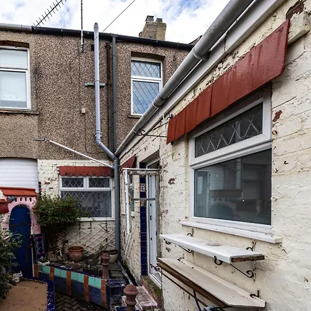 Feriehus 3-bed House - Free Parking - By Homes