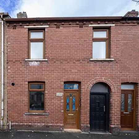 3-bed House - Free Parking - By Homes Feriehus *